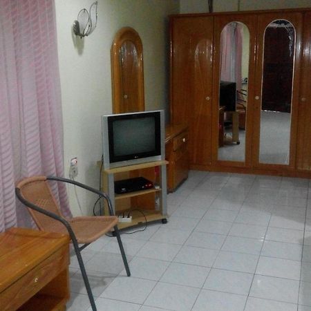 Melissa Palace Hotel And Karaoke Parapat Kültér fotó