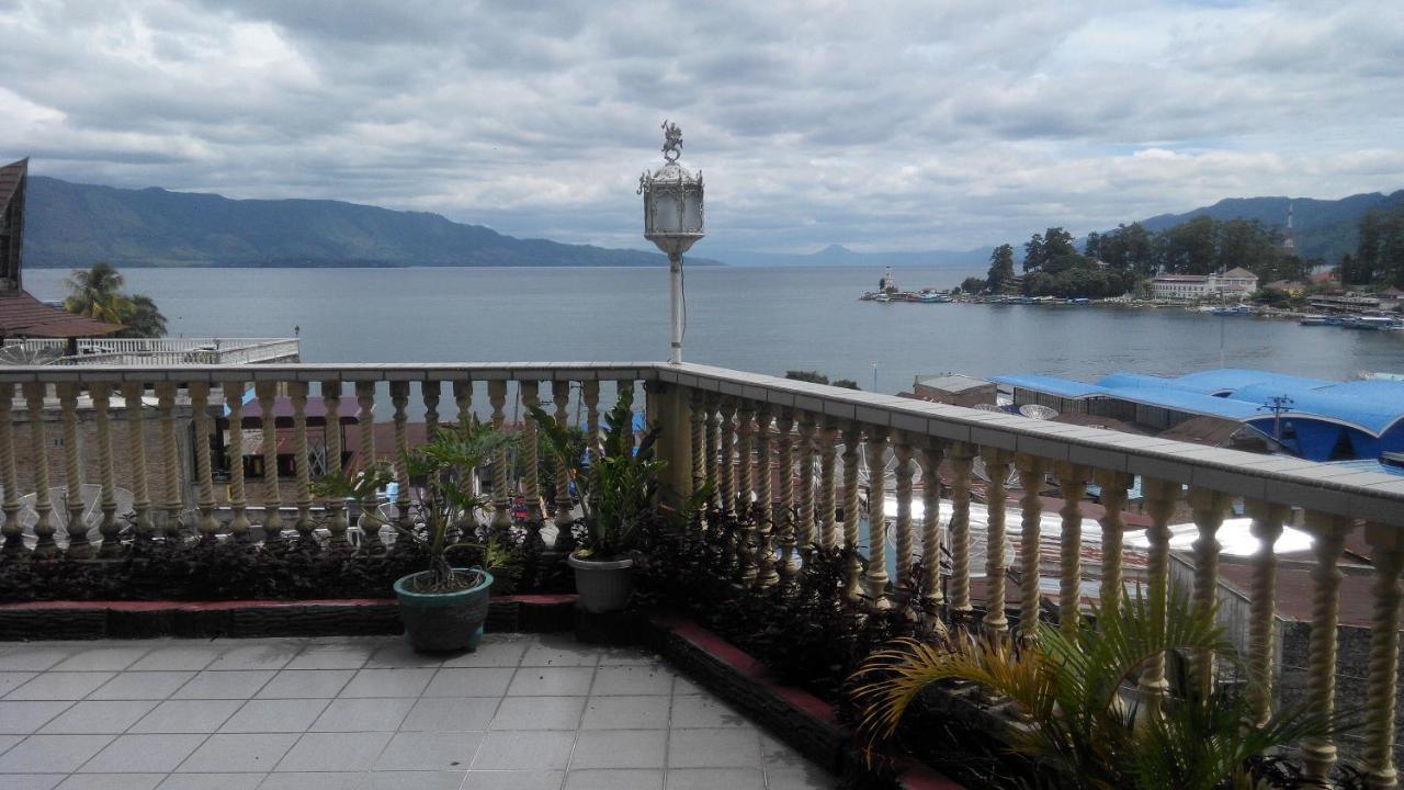 Melissa Palace Hotel And Karaoke Parapat Kültér fotó