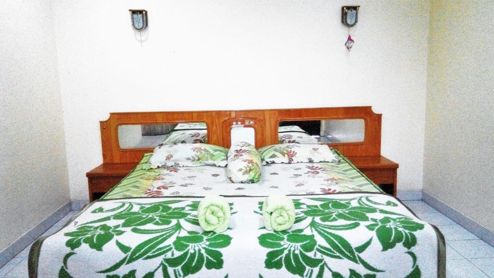 Melissa Palace Hotel And Karaoke Parapat Kültér fotó
