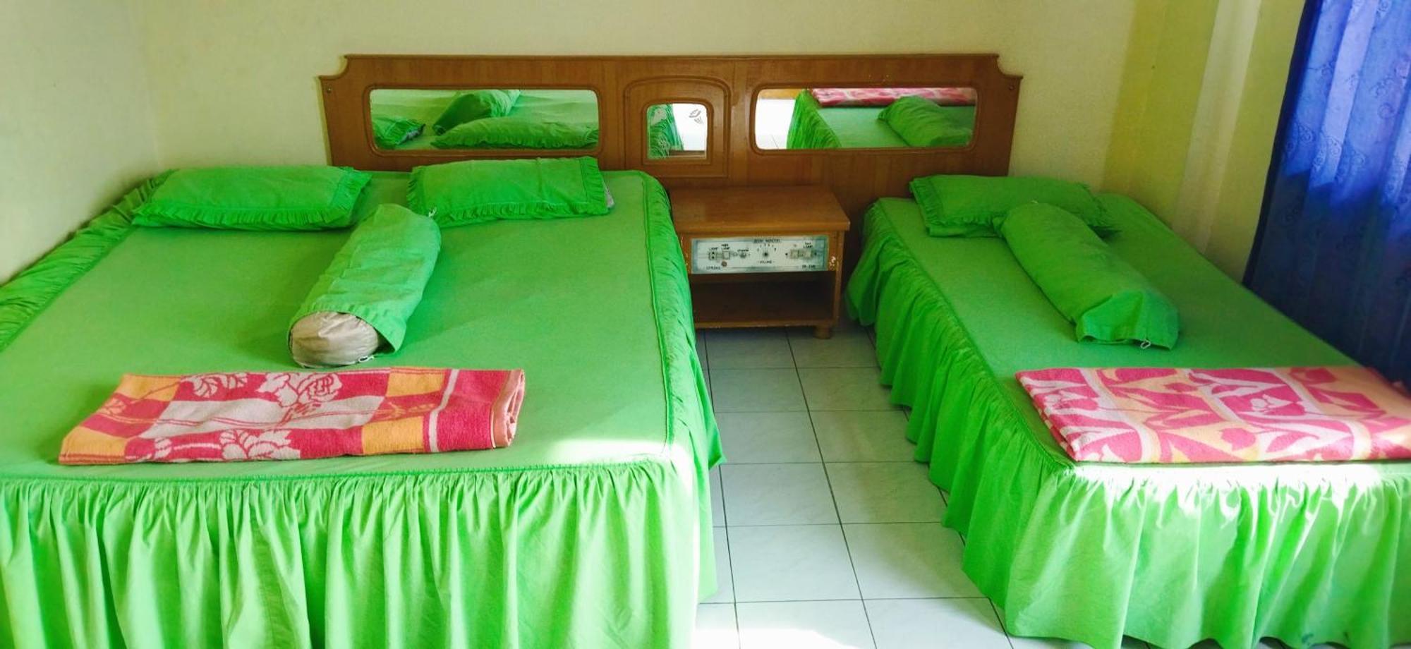 Melissa Palace Hotel And Karaoke Parapat Kültér fotó