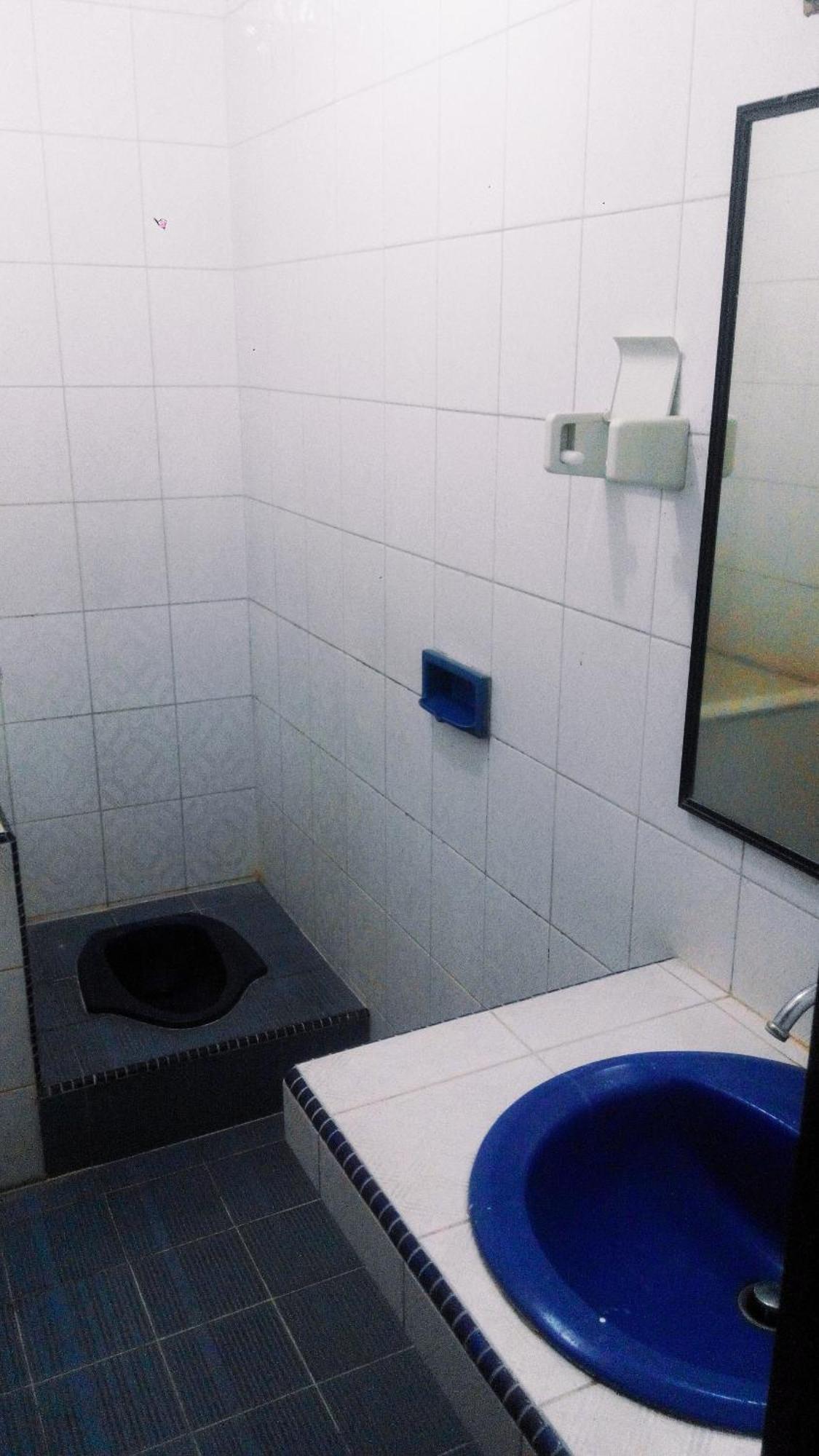 Melissa Palace Hotel And Karaoke Parapat Kültér fotó