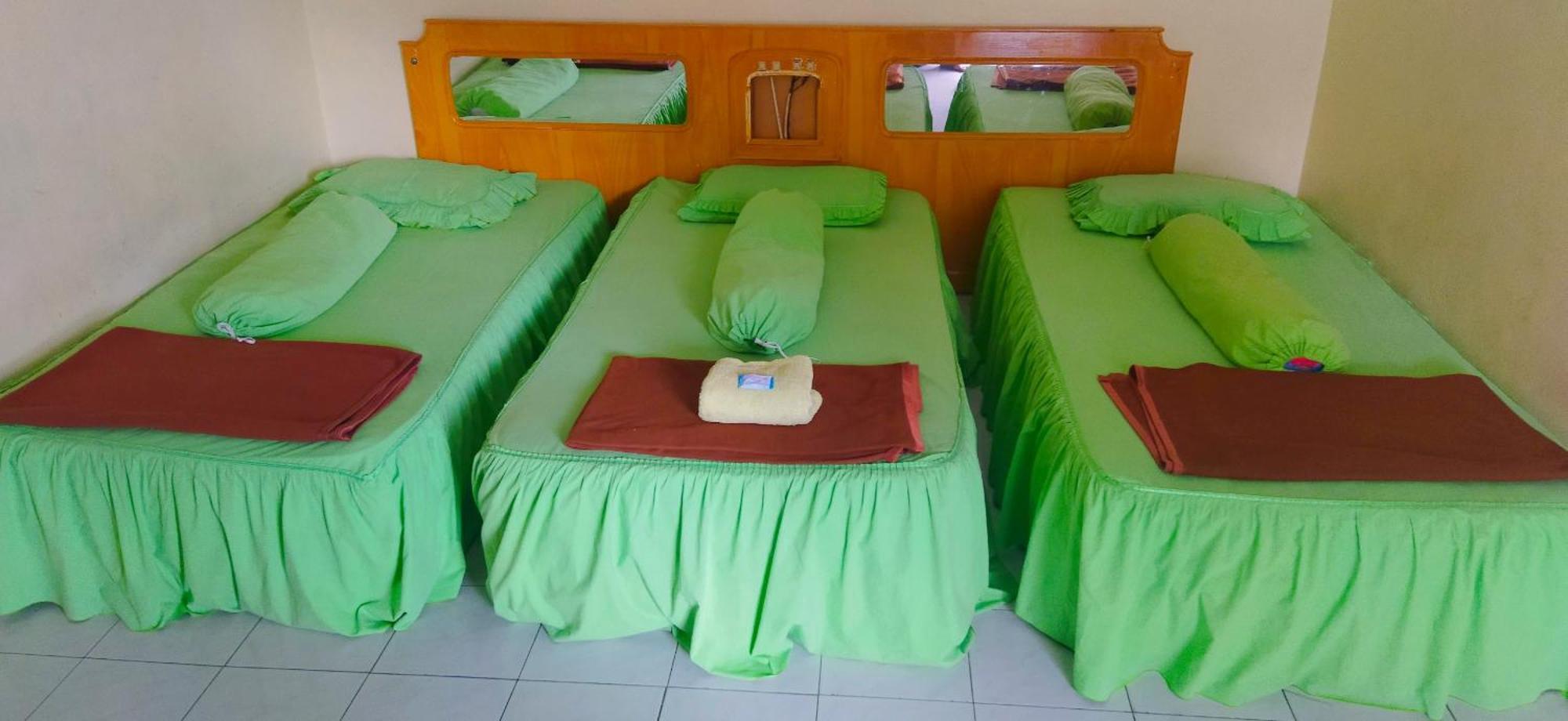 Melissa Palace Hotel And Karaoke Parapat Kültér fotó