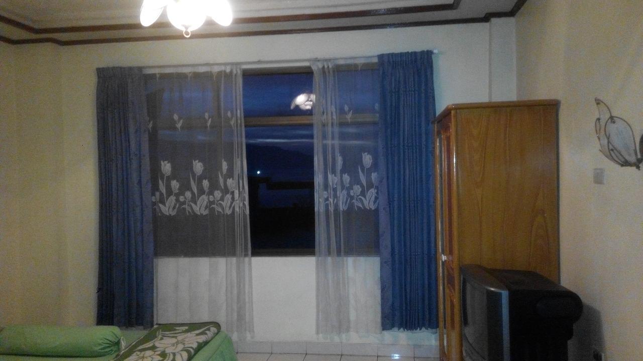 Melissa Palace Hotel And Karaoke Parapat Kültér fotó