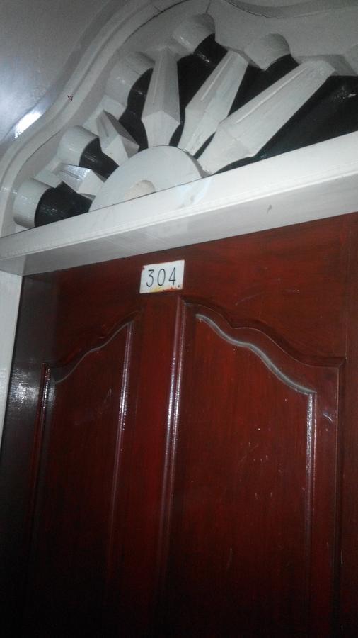 Melissa Palace Hotel And Karaoke Parapat Kültér fotó
