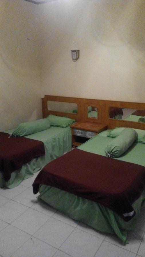 Melissa Palace Hotel And Karaoke Parapat Kültér fotó