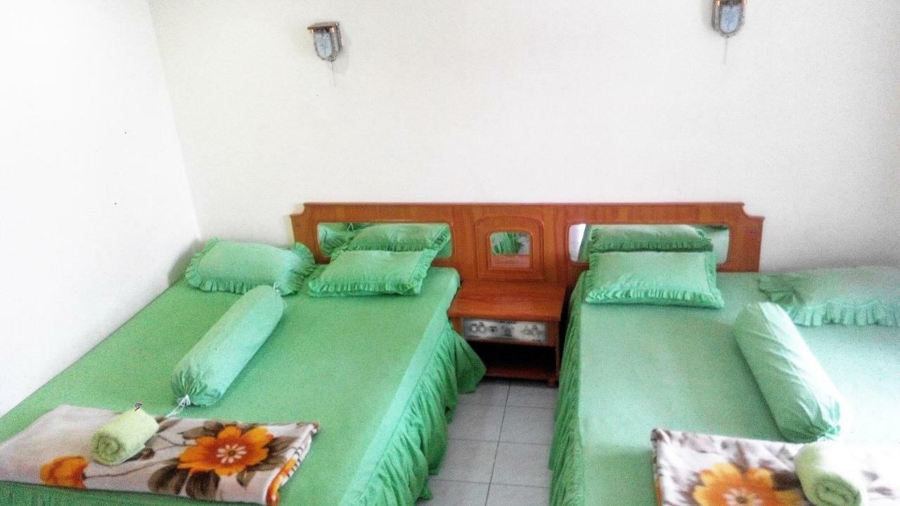 Melissa Palace Hotel And Karaoke Parapat Kültér fotó